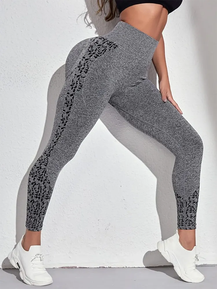 Quali materiali sono comunemente usati nella produzione di leggings senza cuciture?